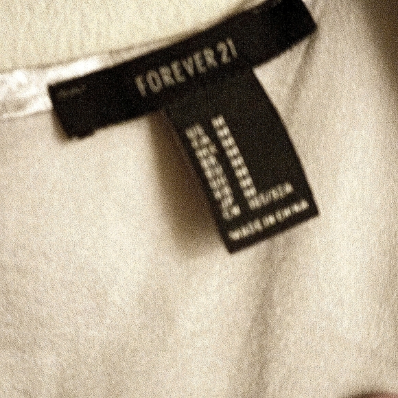 NWOT-Forever21-Deep V-neck side tie shoulder slit ruffle sleeve DRESS - Picture 4 of 8